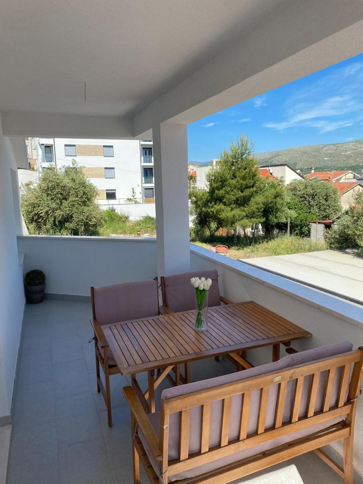 Apartments Paola Трогир Экстерьер фото